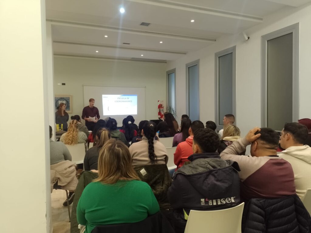 En Linser seguimos impulsando el desarrollo interno
mediante el programa de capacitación “Escuela de Coordinadores”